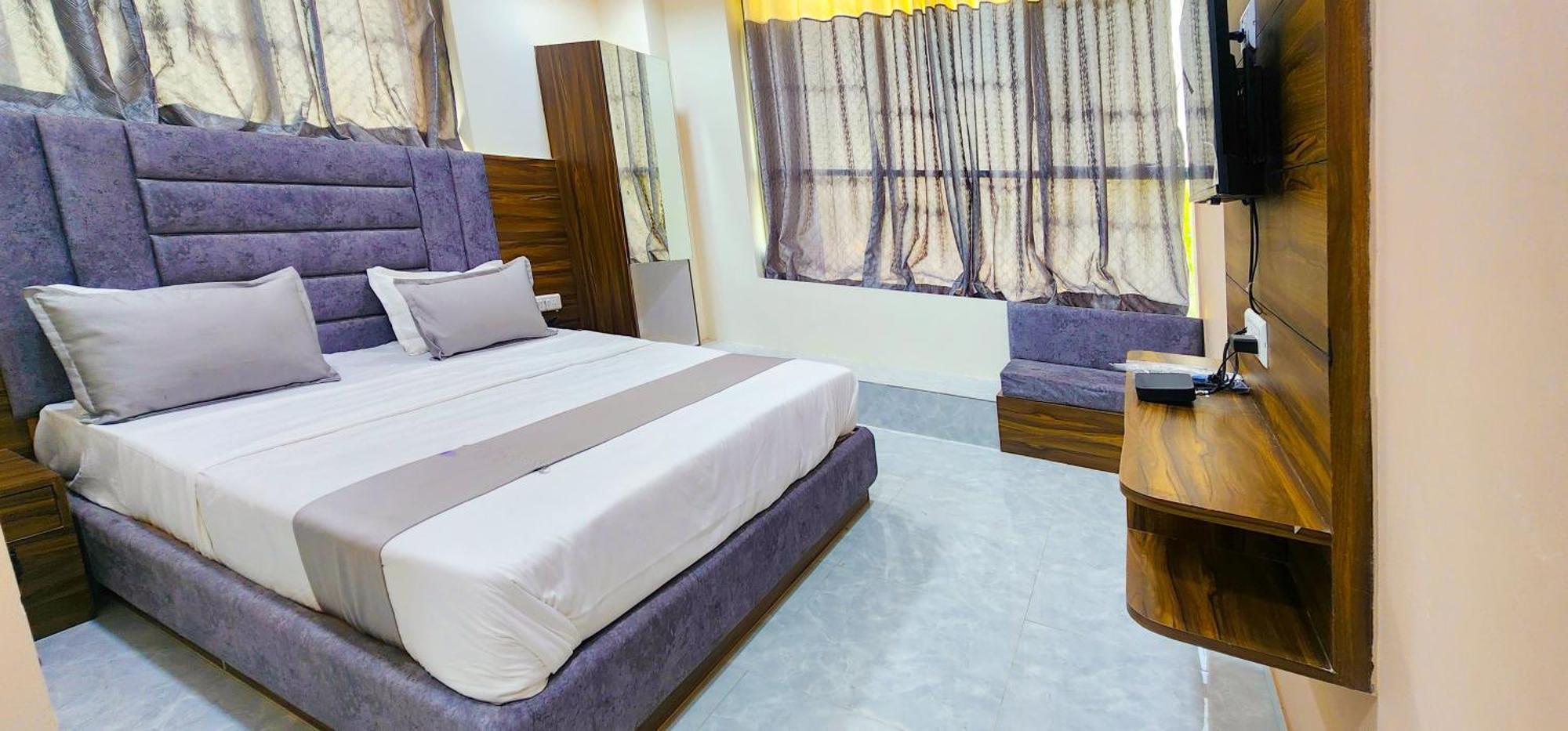 Hotel Nova Blue Ahmedabad Exterior photo