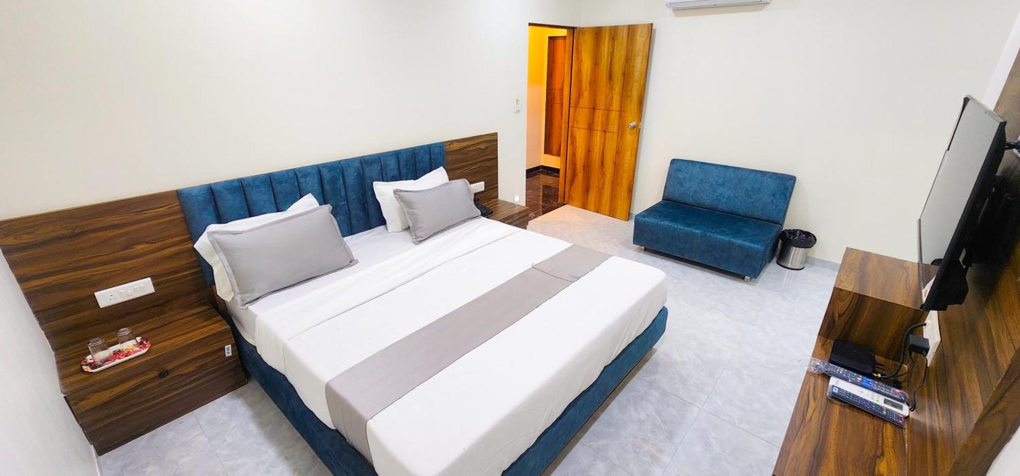 Hotel Nova Blue Ahmedabad Exterior photo