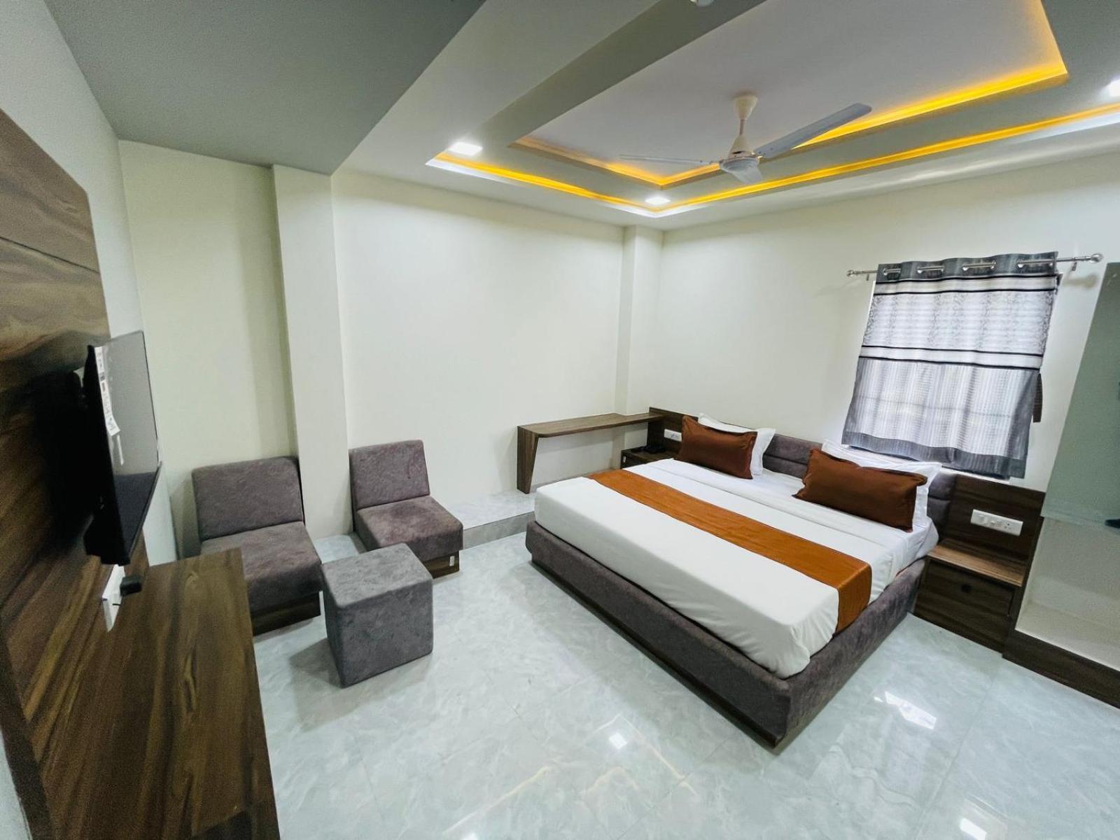 Hotel Nova Blue Ahmedabad Exterior photo