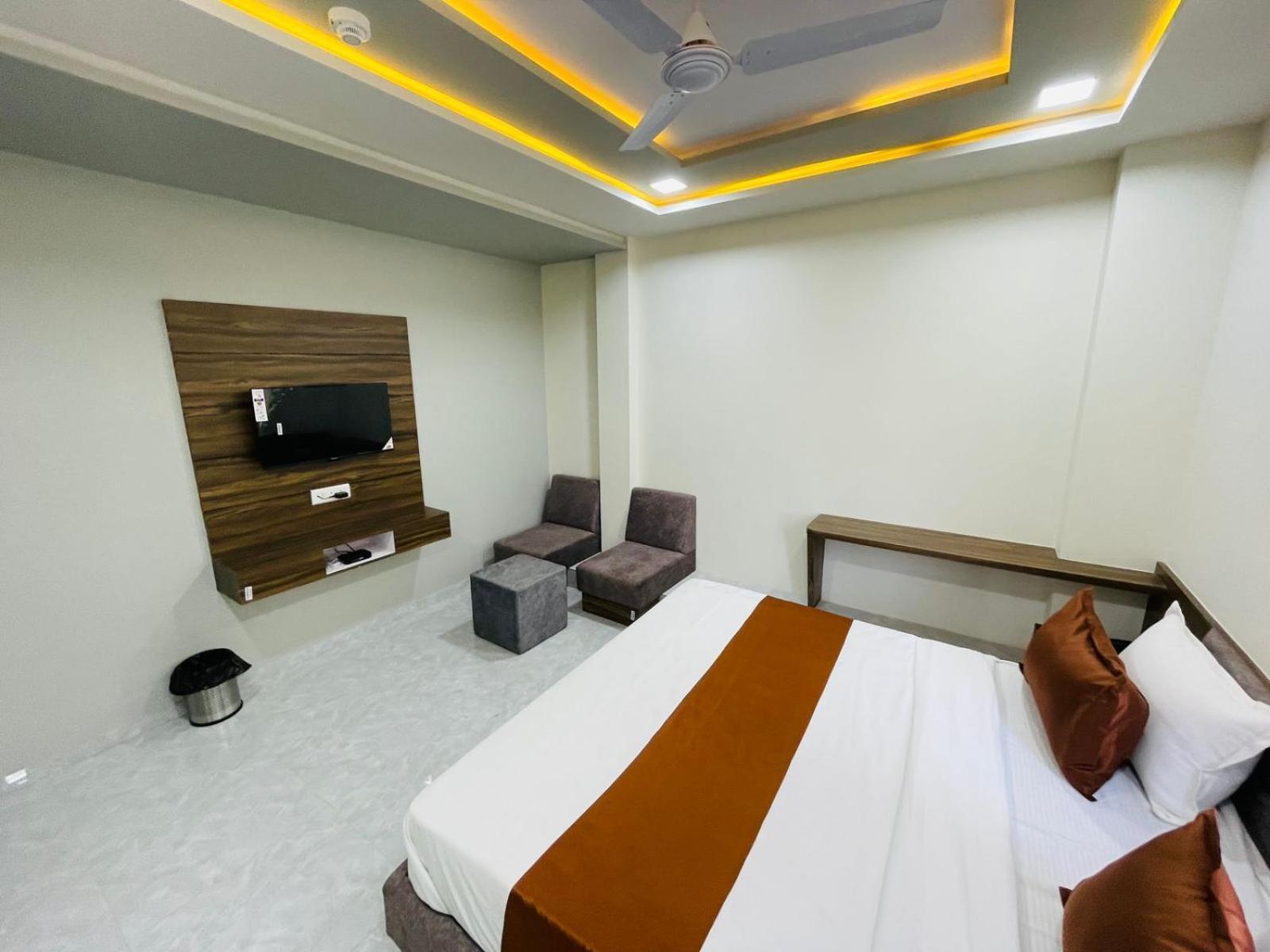 Hotel Nova Blue Ahmedabad Exterior photo